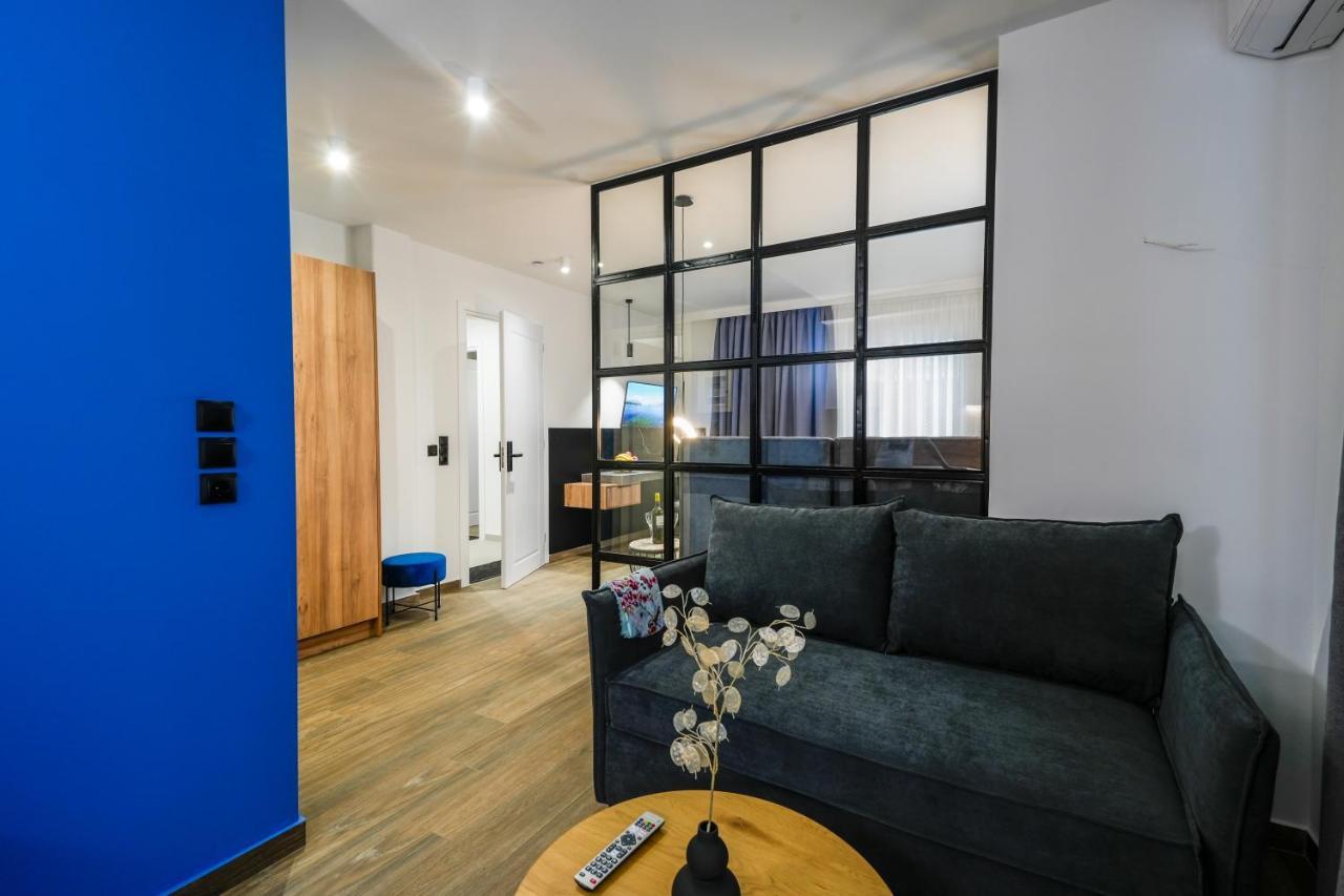 Casa Divinus Suites Атина Екстериор снимка