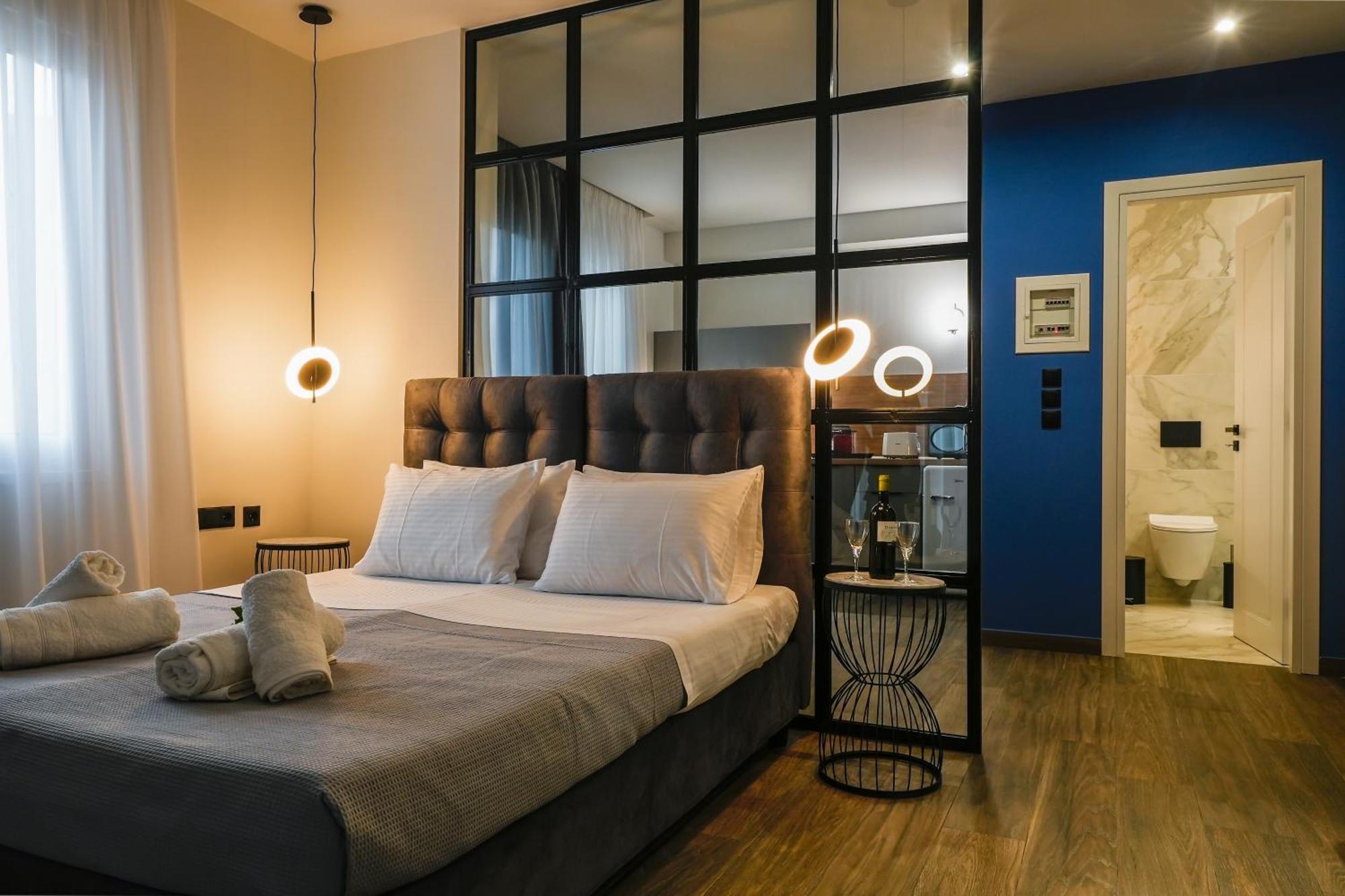 Casa Divinus Suites Атина Екстериор снимка