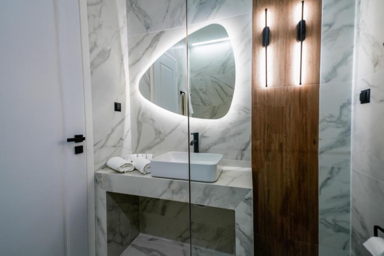 Casa Divinus Suites Атина Екстериор снимка