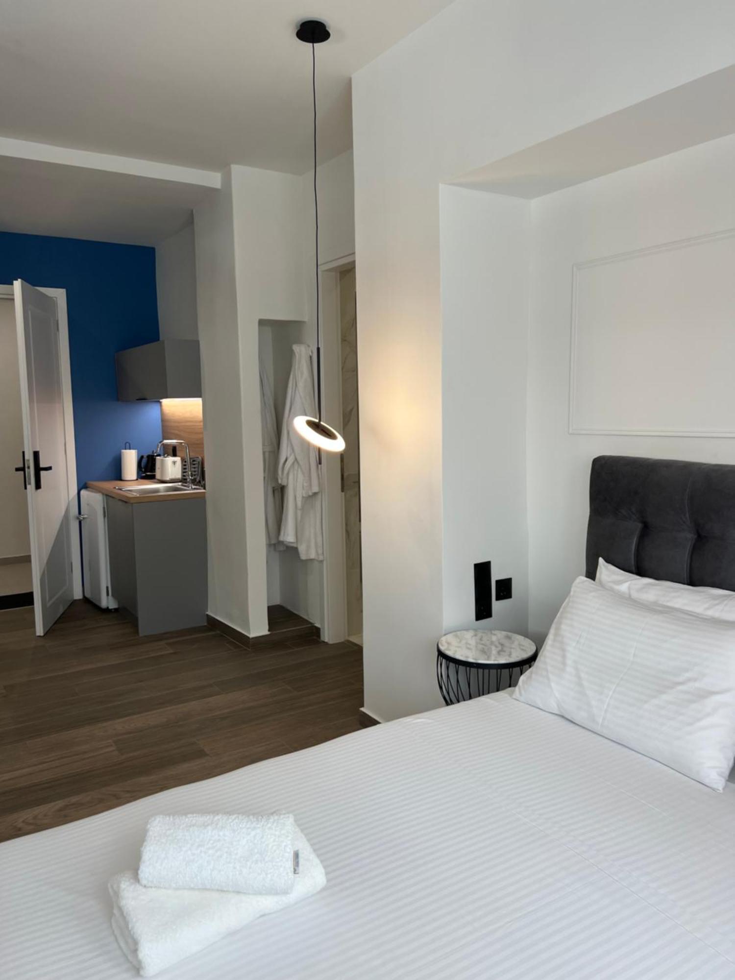 Casa Divinus Suites Атина Екстериор снимка